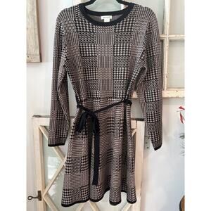 Max Studio size large black and beige sweater dress